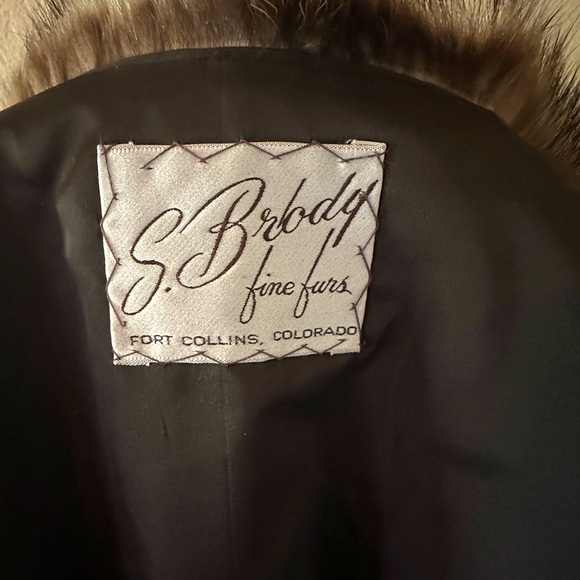 Vintage S Brody Fine Furs Long-haired, Full-length Raccoon Fur Coat - Picture 9 of 10